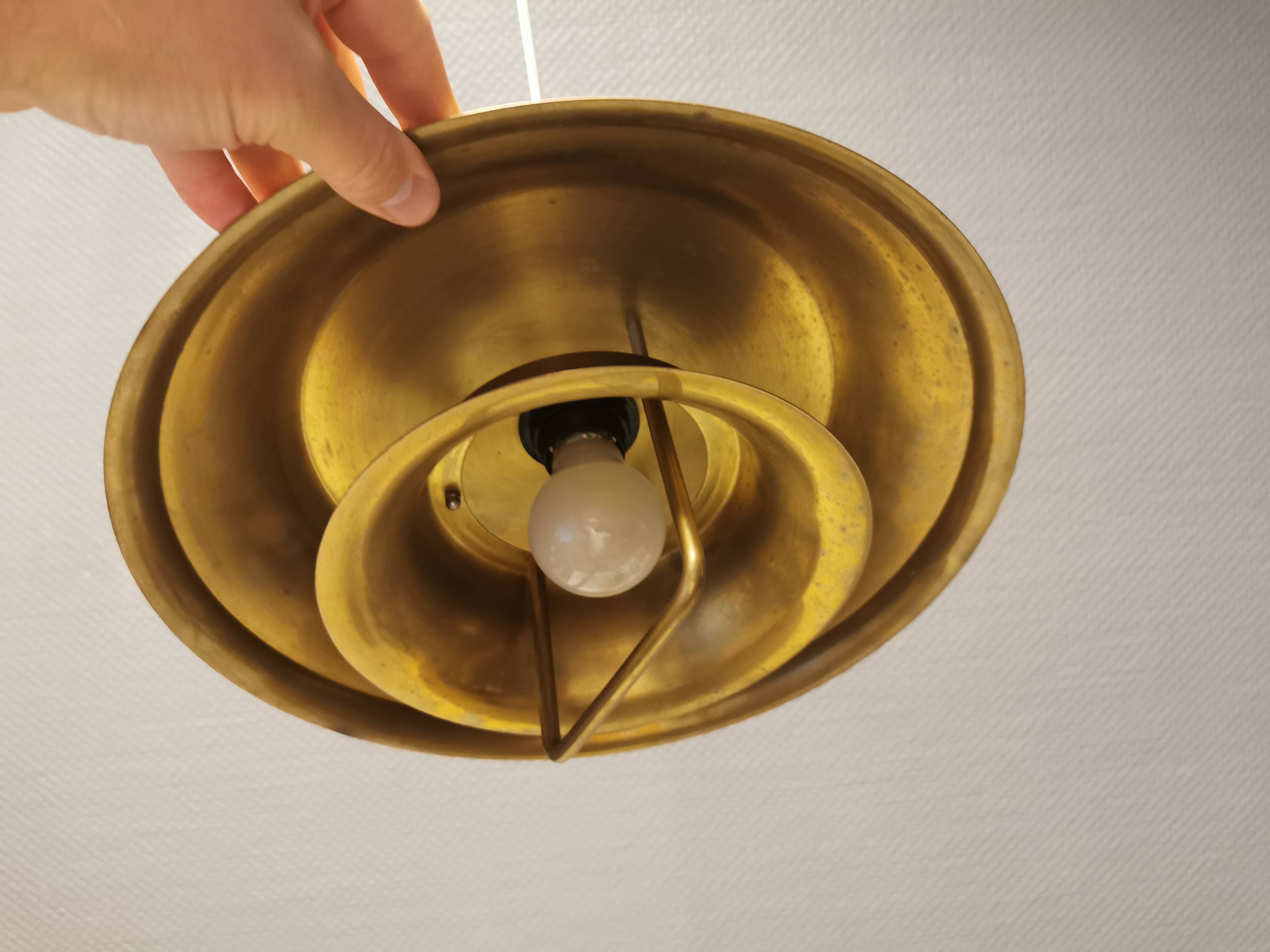 Lampe à suspension en laiton massif années 1970 Danemark