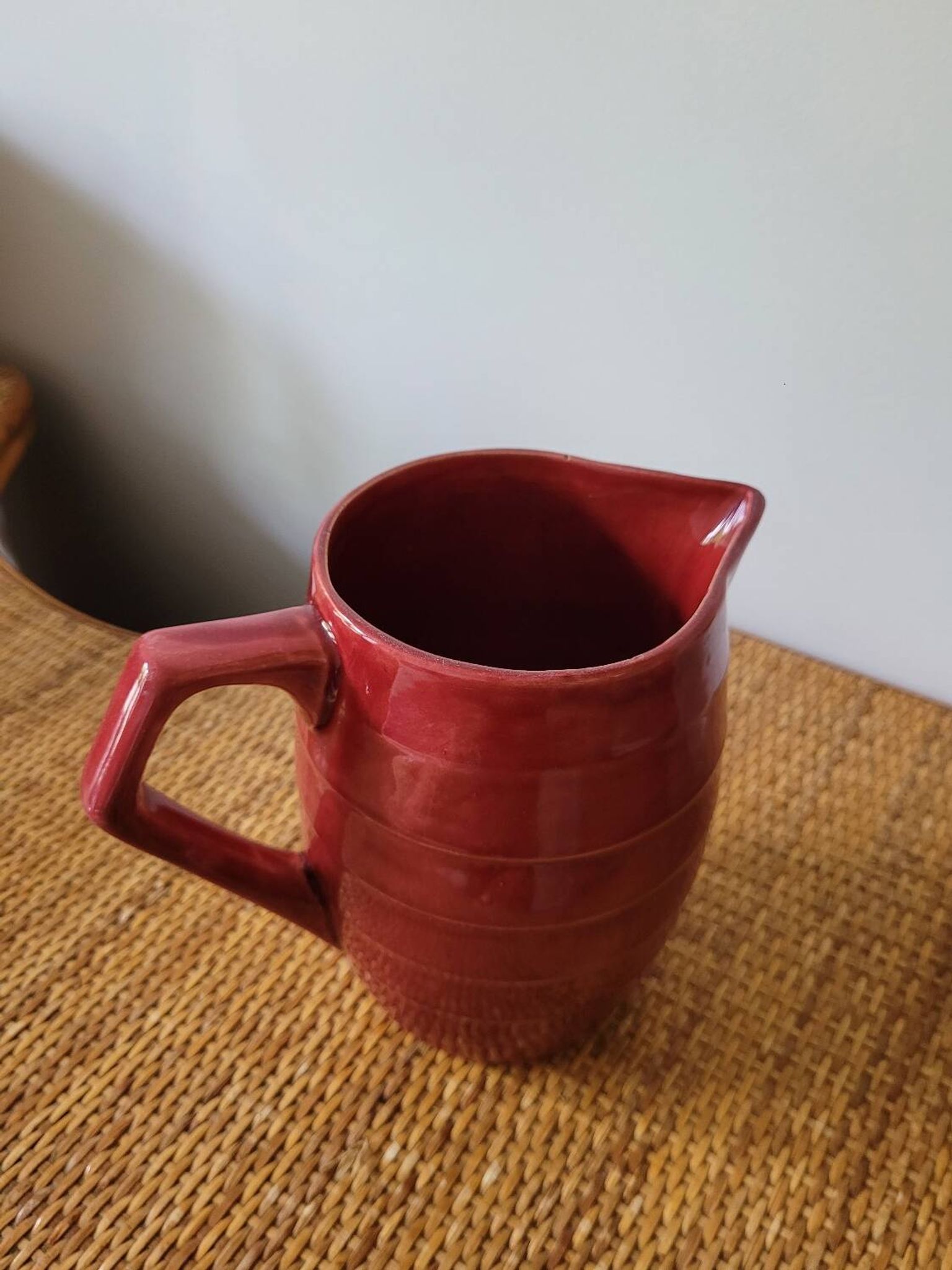 Pichet en porcelaine vernissée