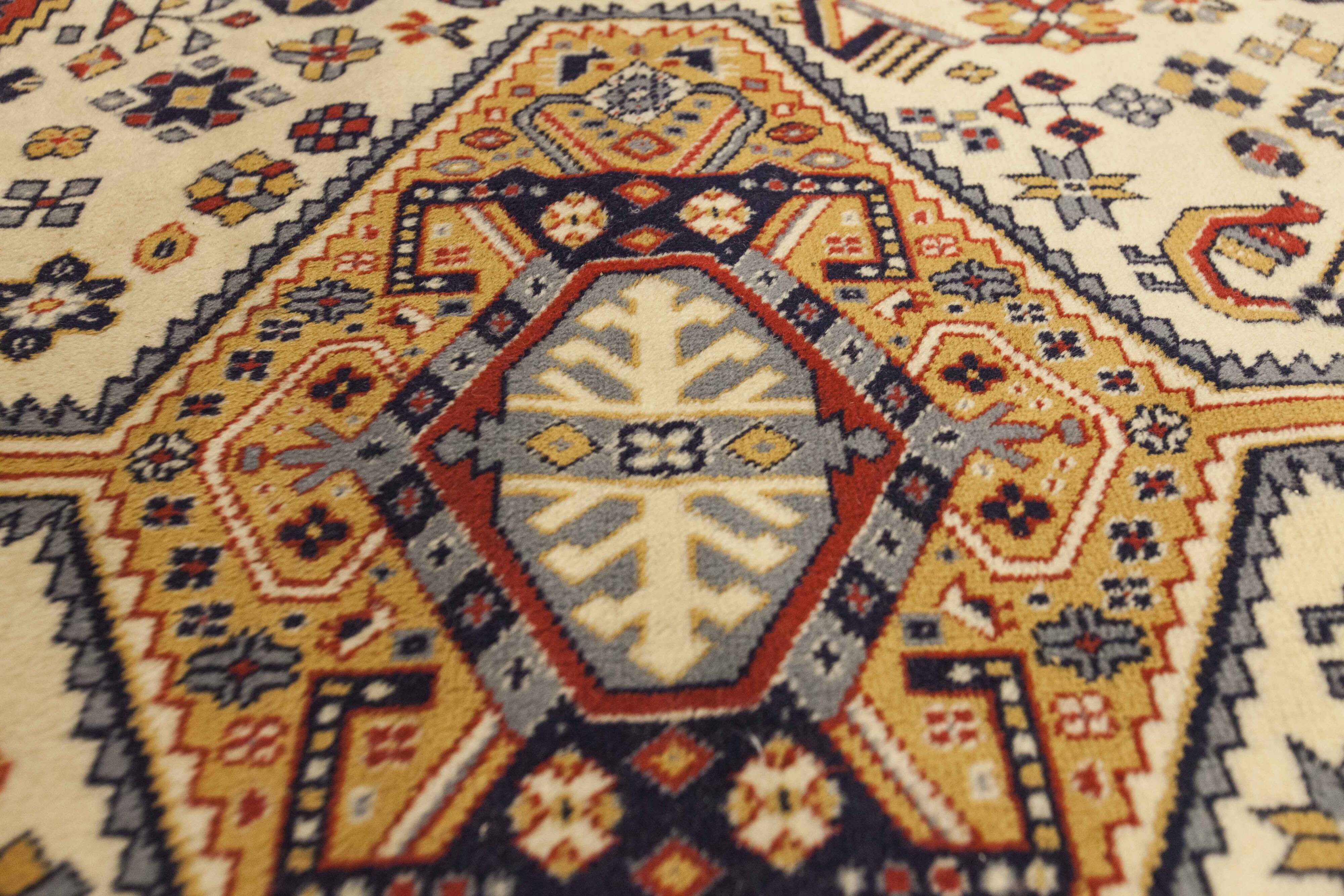 Apollo brand Persian rug, 100% virgin wool, Eulan Bayer Germany