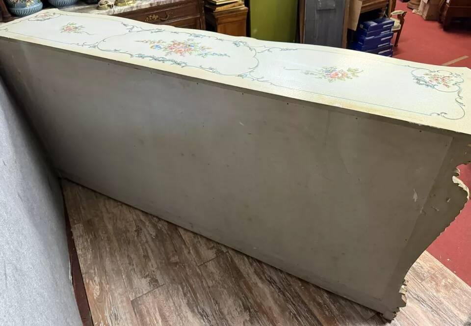 Louis XV Baroque Venetian curved sideboard in lacquered, painted and gilded wood