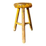 Tabouret en bois primitif sur trépied / hauteur 52 cm