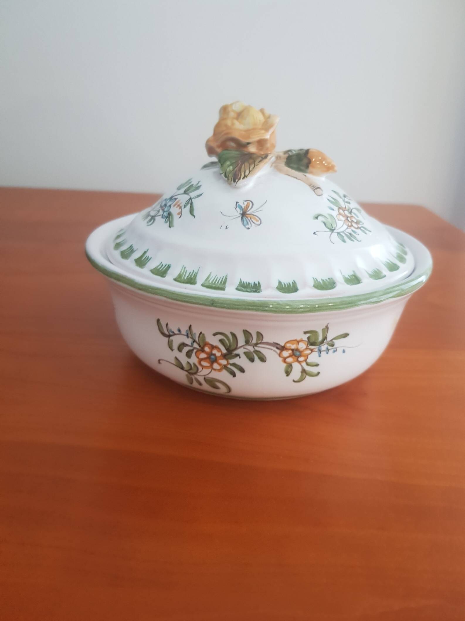 Candy dish or trinket tray signed Lallier in Moustiers