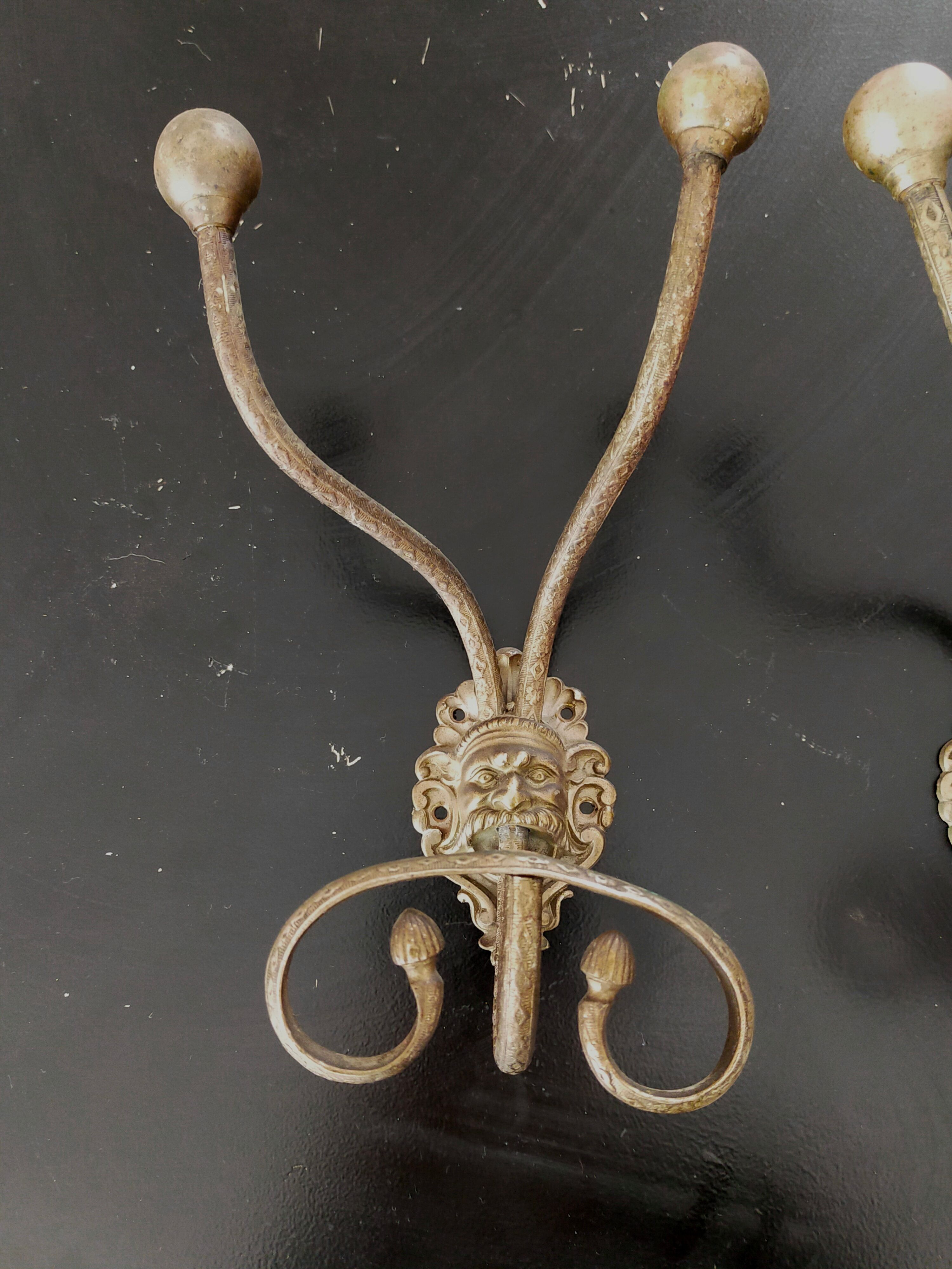 Set of 4 bronze mascaron hooks