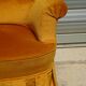 Fauteuil crapaud en velours jaune