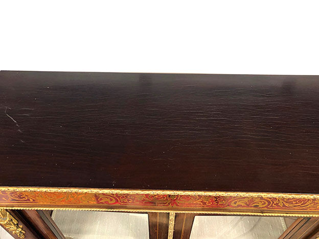 Varnished wood showcase and gold decoration in imitation of the so-called Boulle marquetry