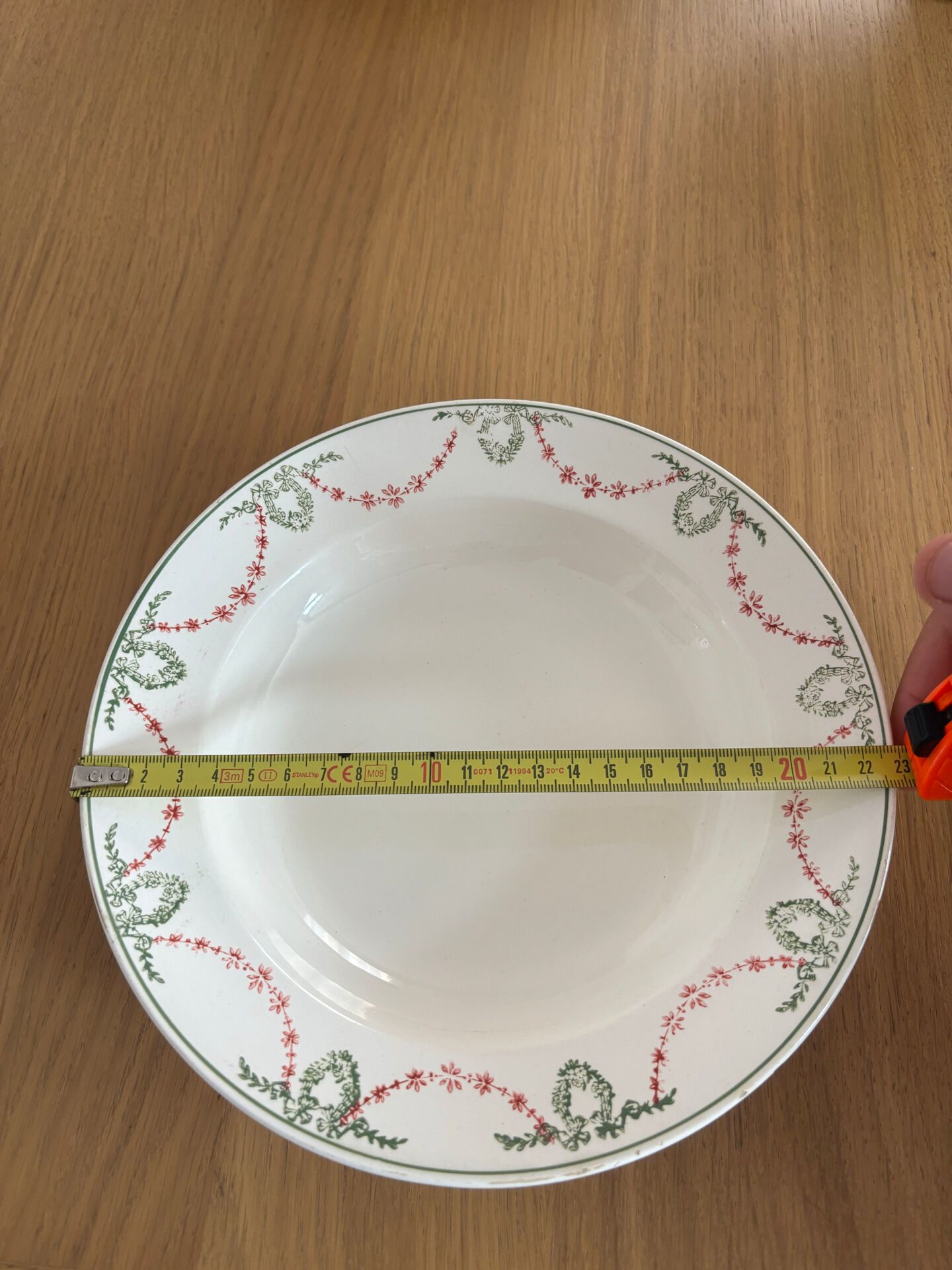 Longwy service – Louis XVI style – 19 deep plates + 1 serving dish