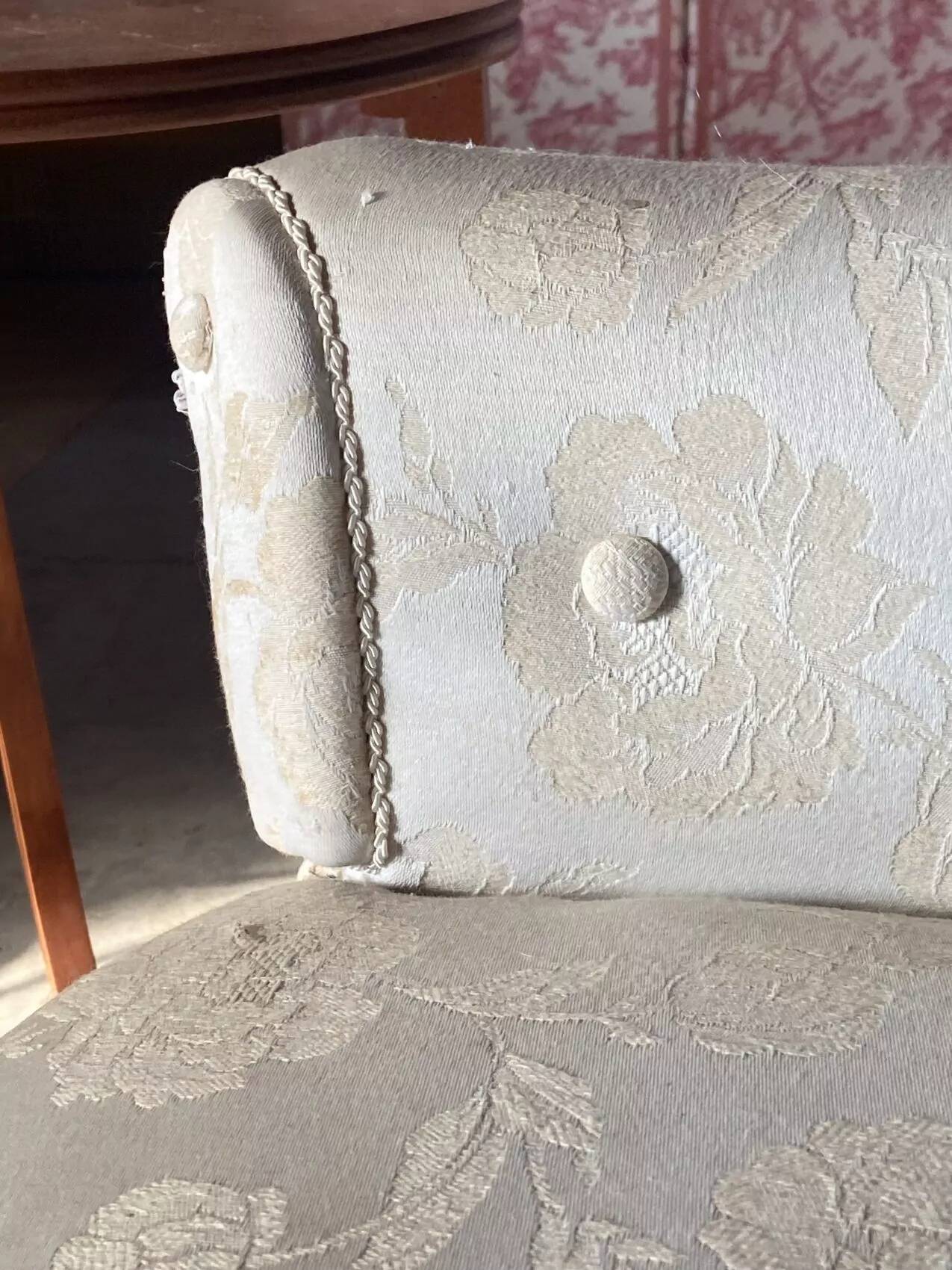 Petit siège de coiffeuse – Fauteuil vintage années 50 Chintz ivoire