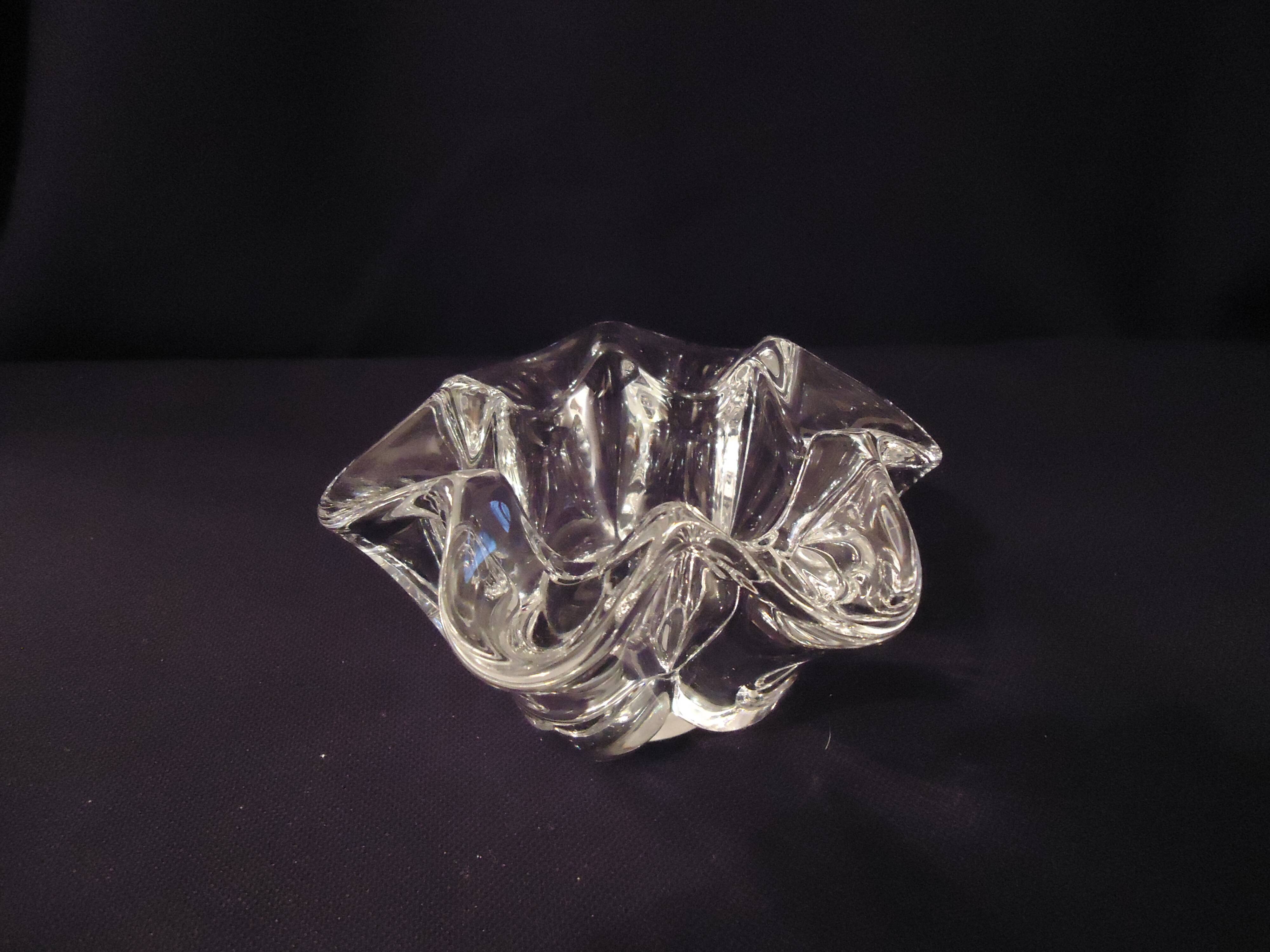 Corolla-shaped ashtray and pocket tray, Vannes Le Chatel crystal.