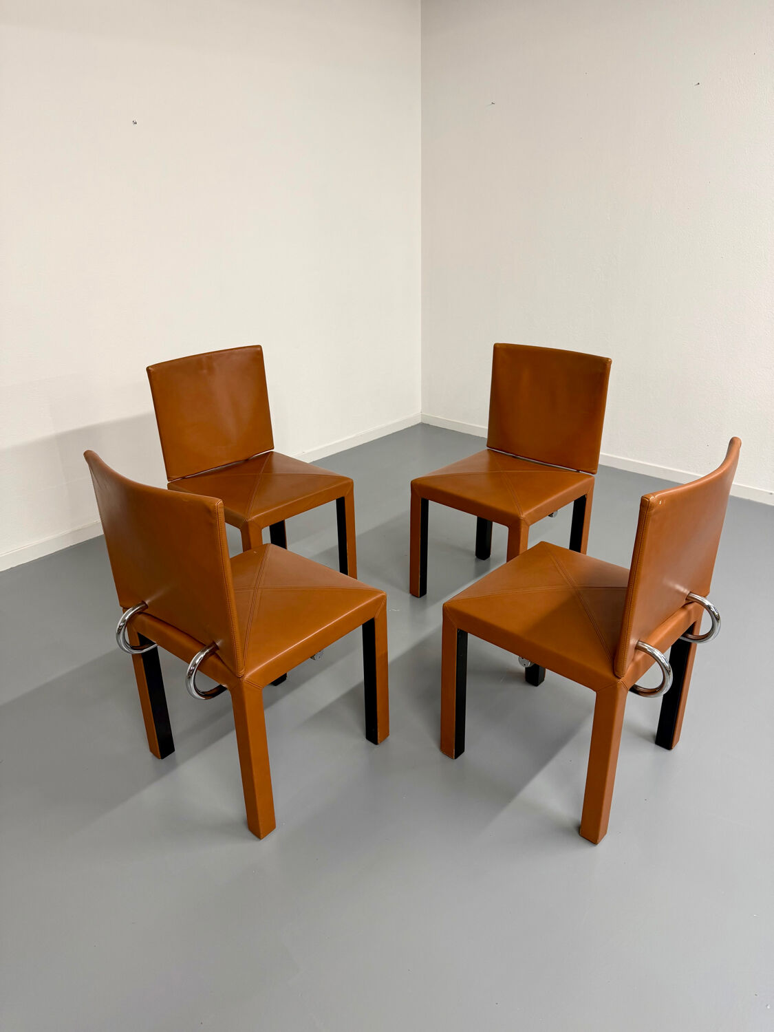 4 camel leather chairs, postmodern design by Paolo Piva for B&B Italia Arcadia.