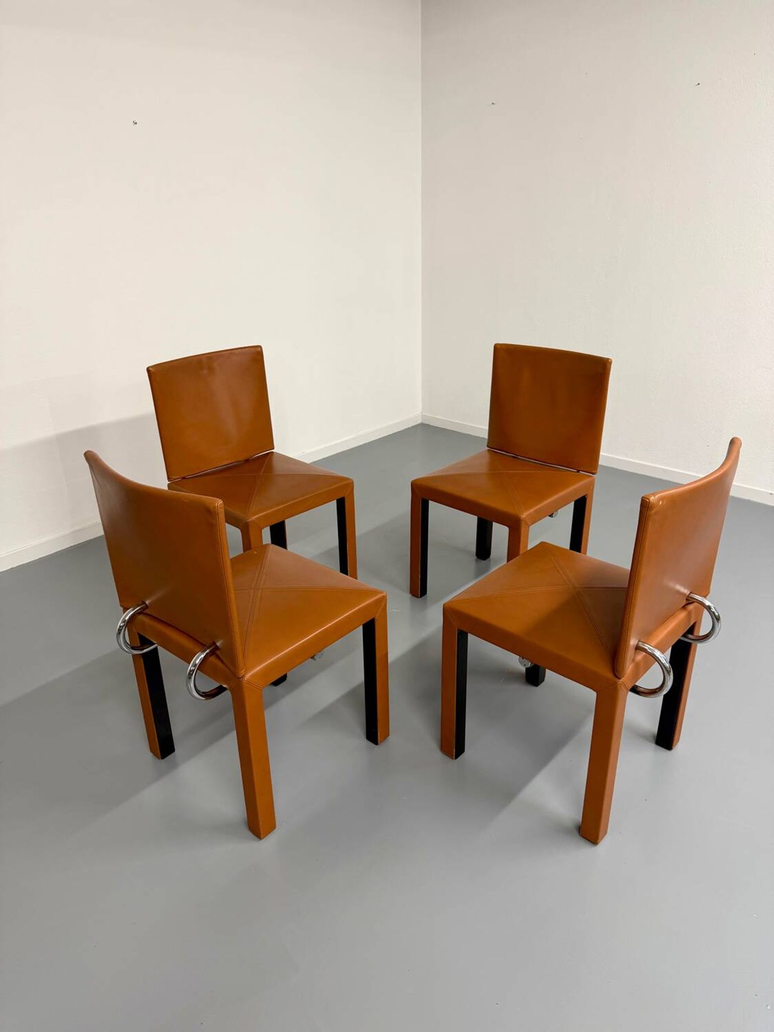 4 camel leather chairs, postmodern design by Paolo Piva for B&B Italia Arcadia.