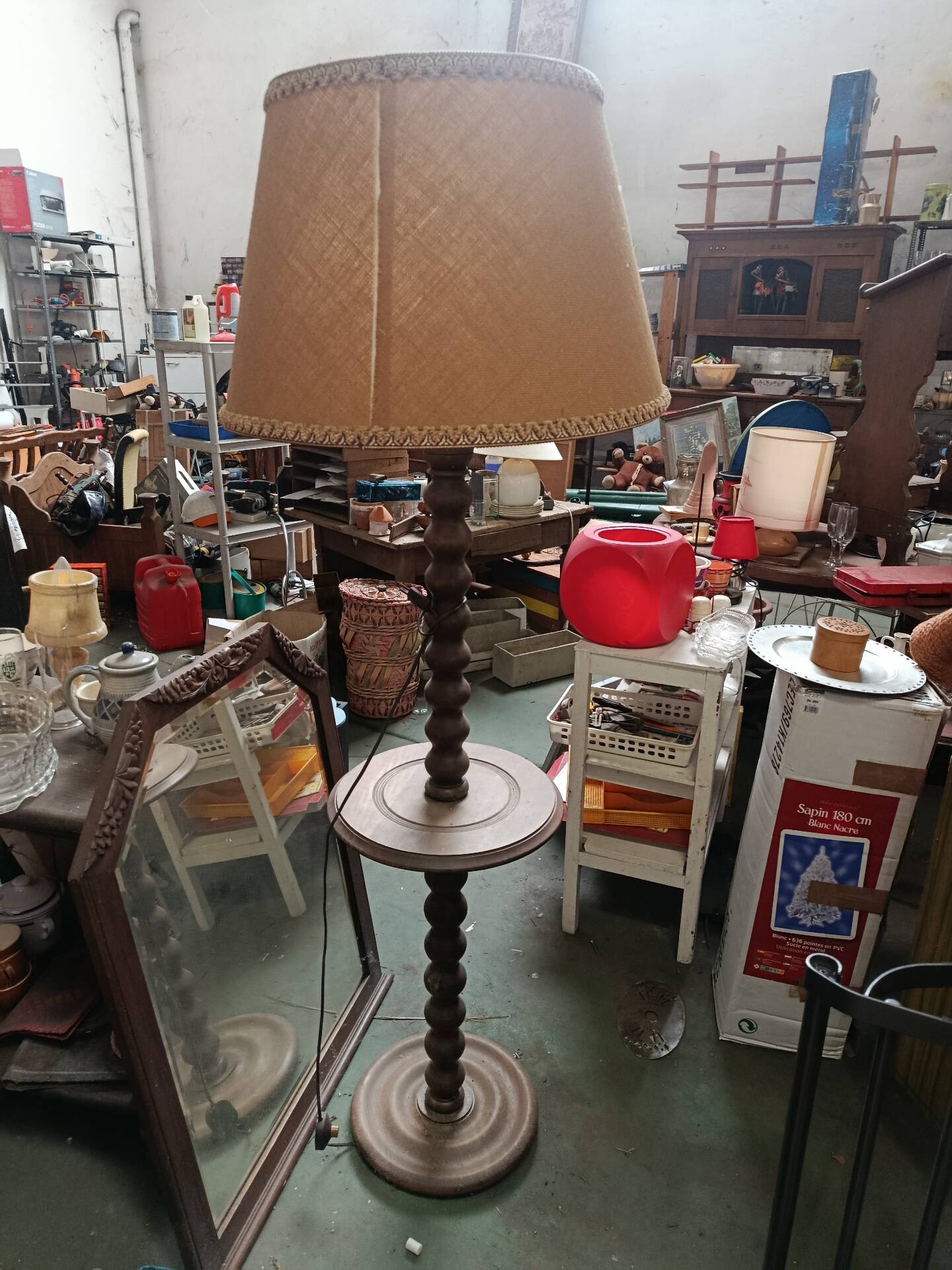 Floor lamp