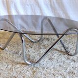 Table basse chromée et verre fumé – années 70