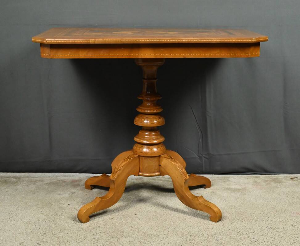 Living room table in cherry and walnut, Restoration style – late 19th century