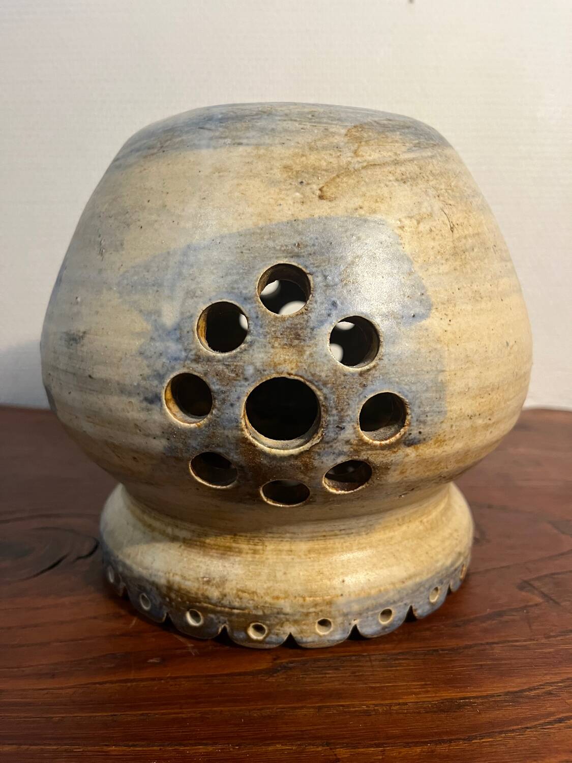 Ceramic suspension with openings