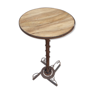 Pedestal table