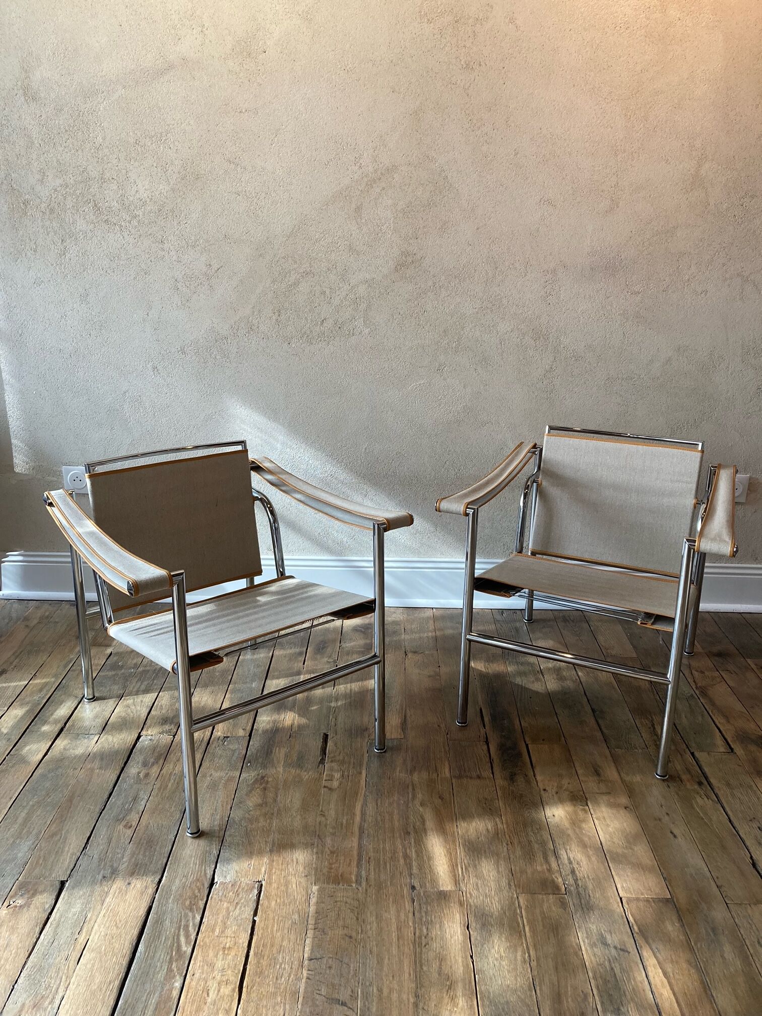 Pair of armchairs "LC1", Le Corbusier, Charlotte Perriand, Pierre Jeanneret