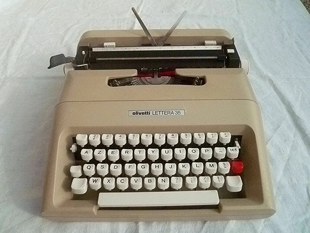 Typewriter Olivetti lettera 35