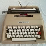 Typewriter Olivetti lettera 35