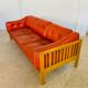 Canapé vintage suédois des années 70 en cuir cognac pour 3 personnes.