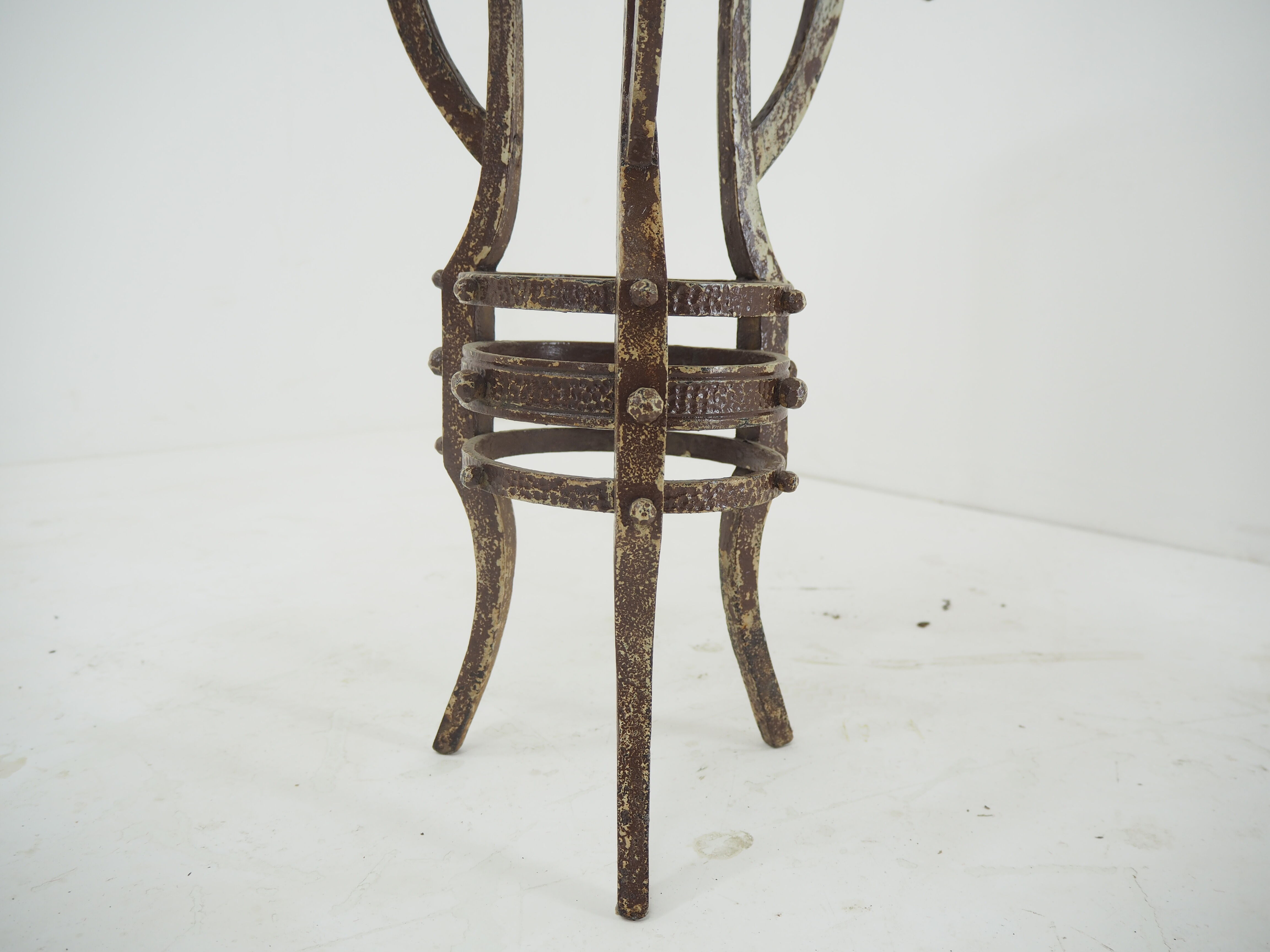 Table d’appoint en fer industriel antique