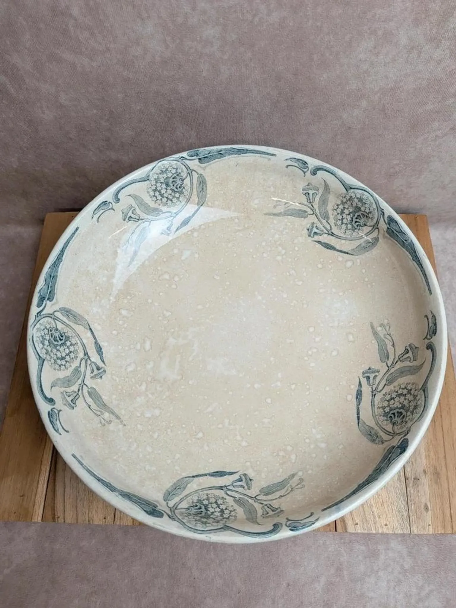 Magnificent antique footed compote in ironstone, signed P.f, model Edmond.