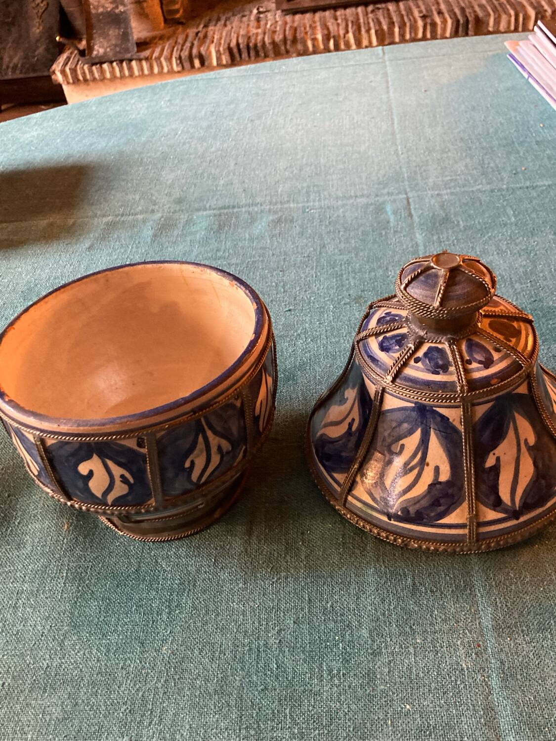 Blue and white sandstone candy box