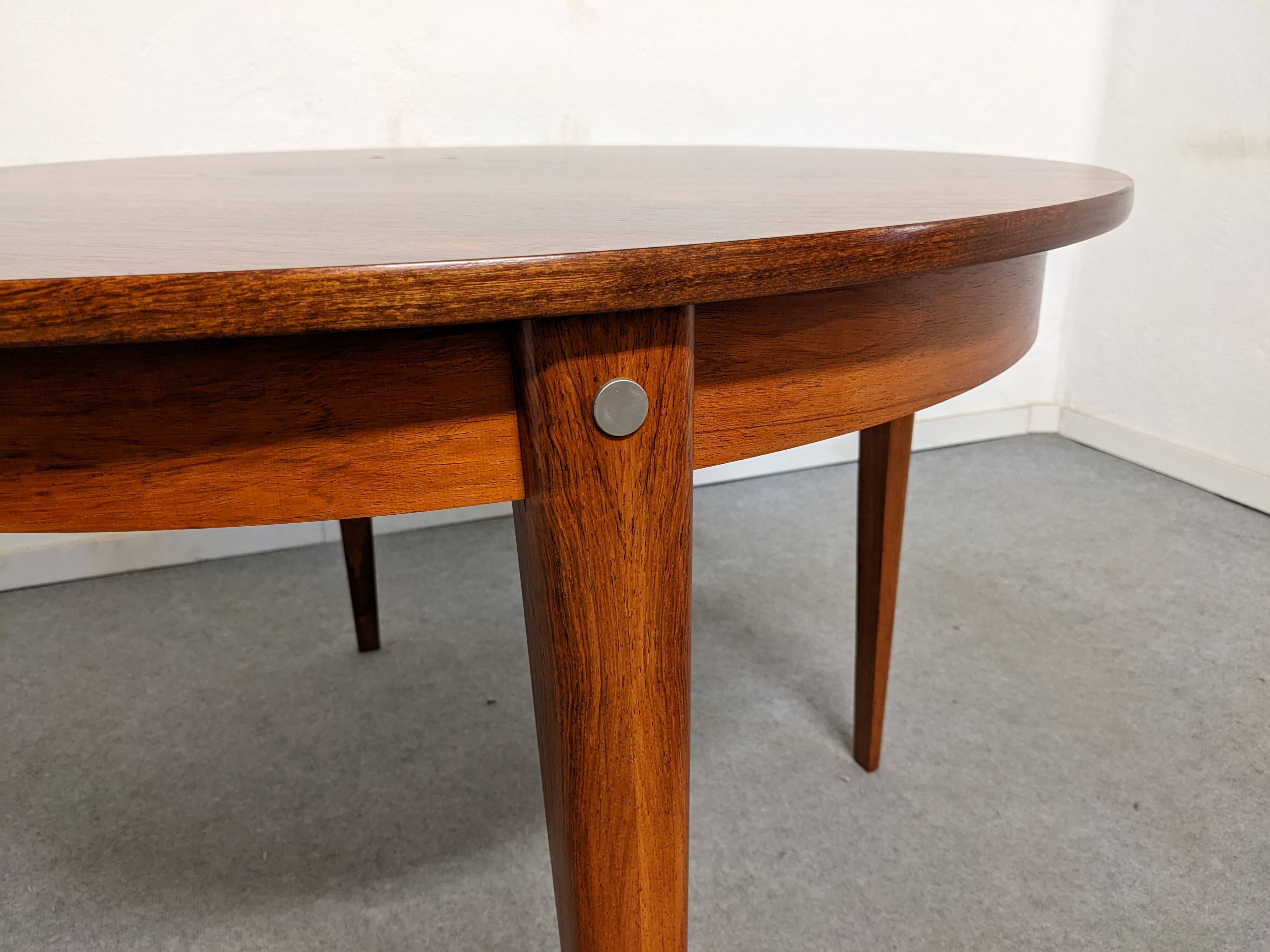 Scandinavian extendable rosewood dining table from the 60s/70s
