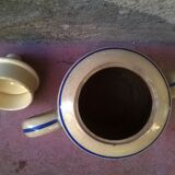 Gien's earthen teapot