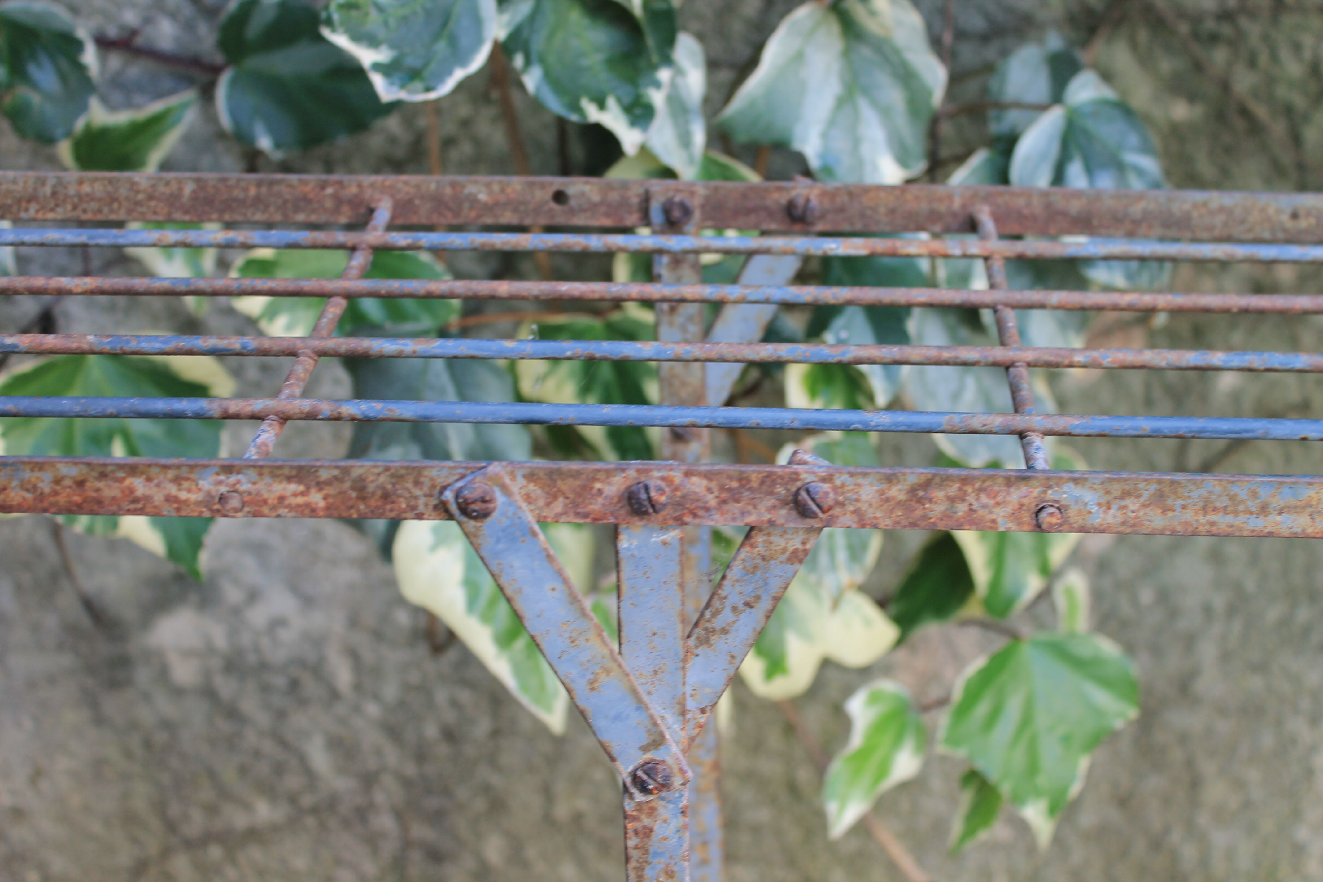 Florist in staircase jardniere
