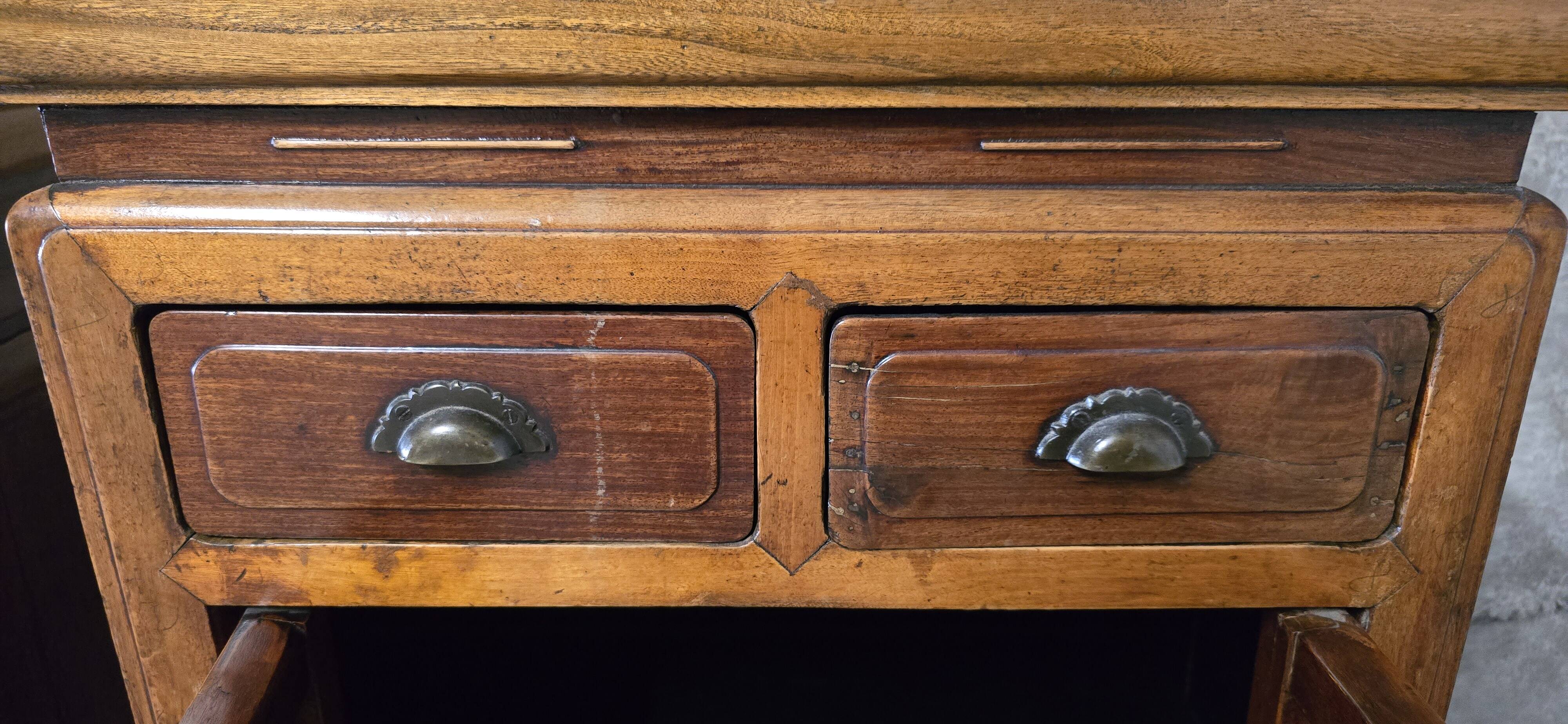 Lot de 2 tables de chevet chinoises, homme et femme vintage