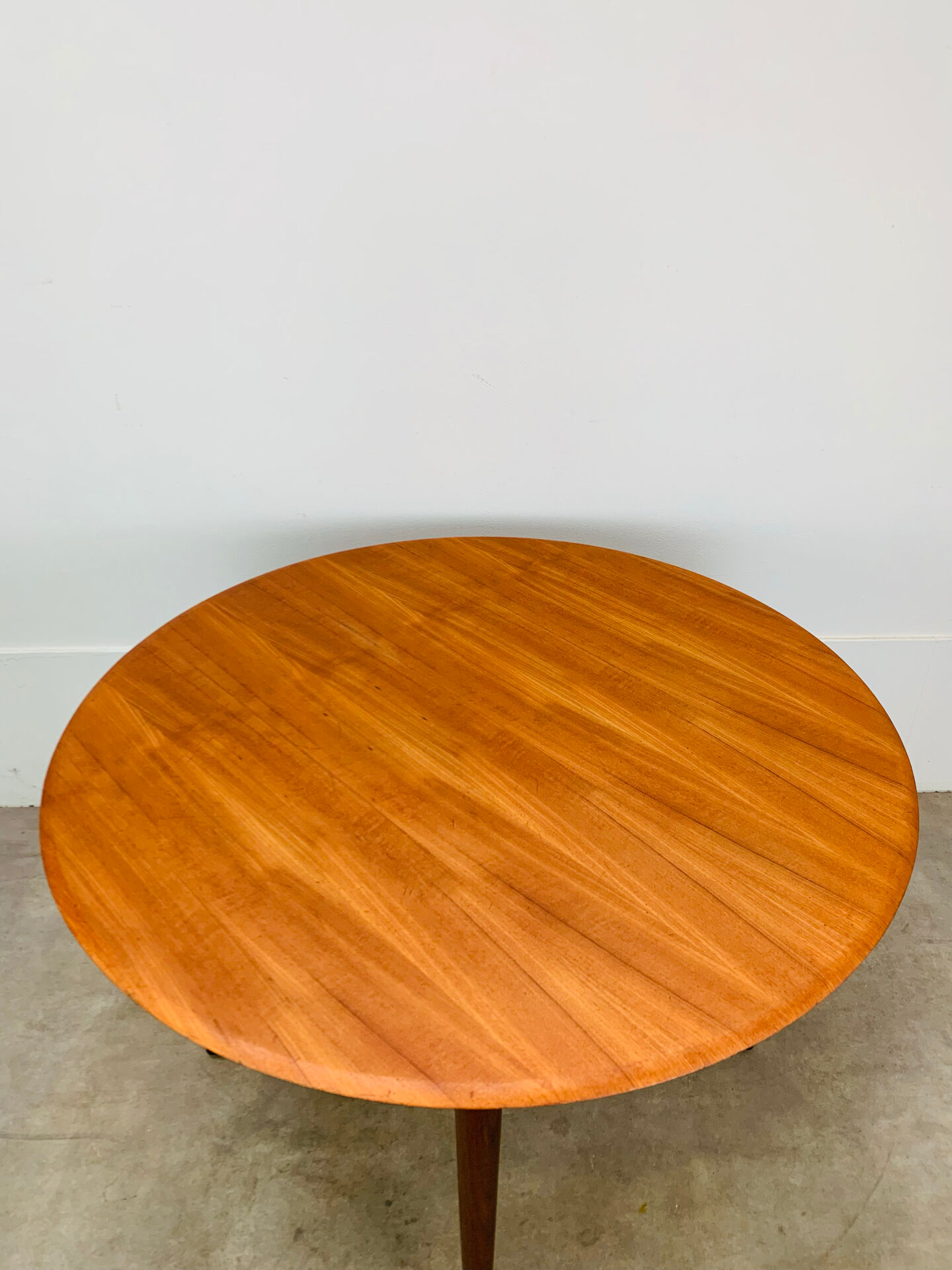 Table ronde scandinave en teck, 1960