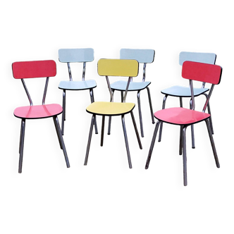 Set de 6 chaises vintage en formica rouge jaune verte et tubes des années 50