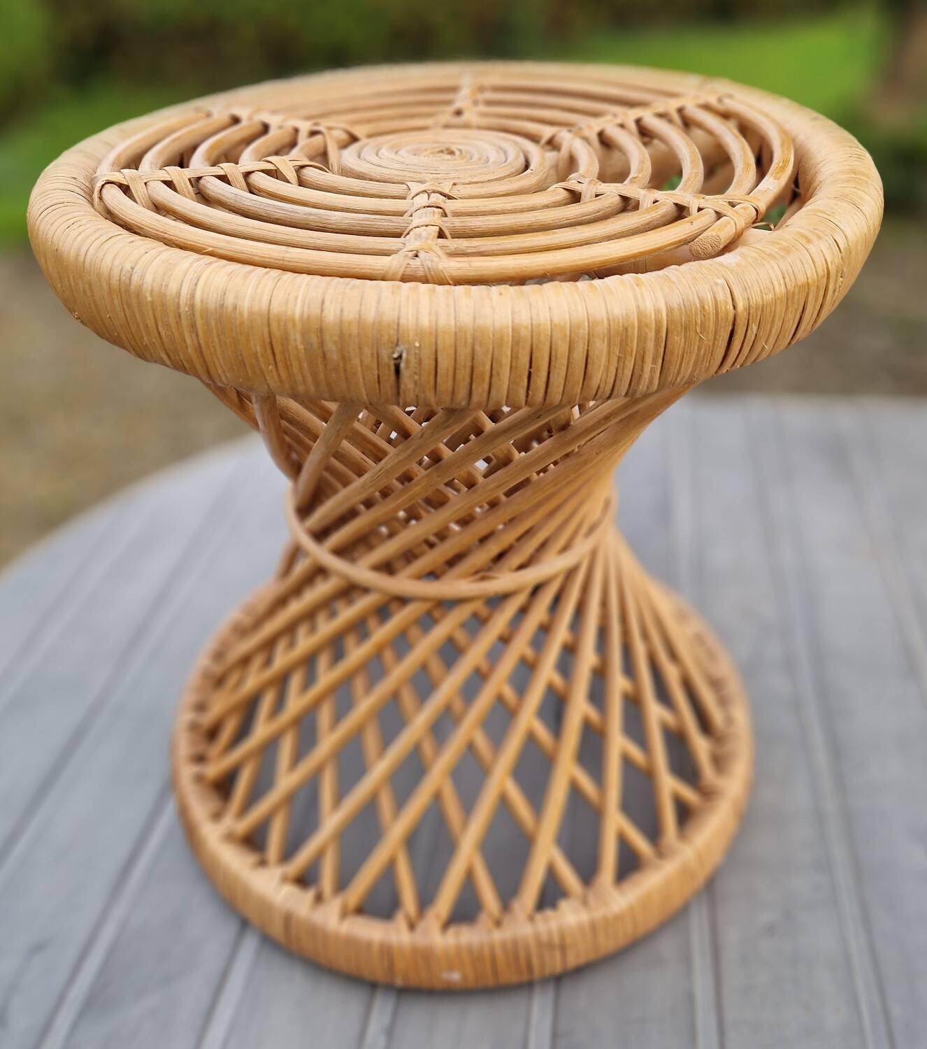 Diabolo style wicker side table