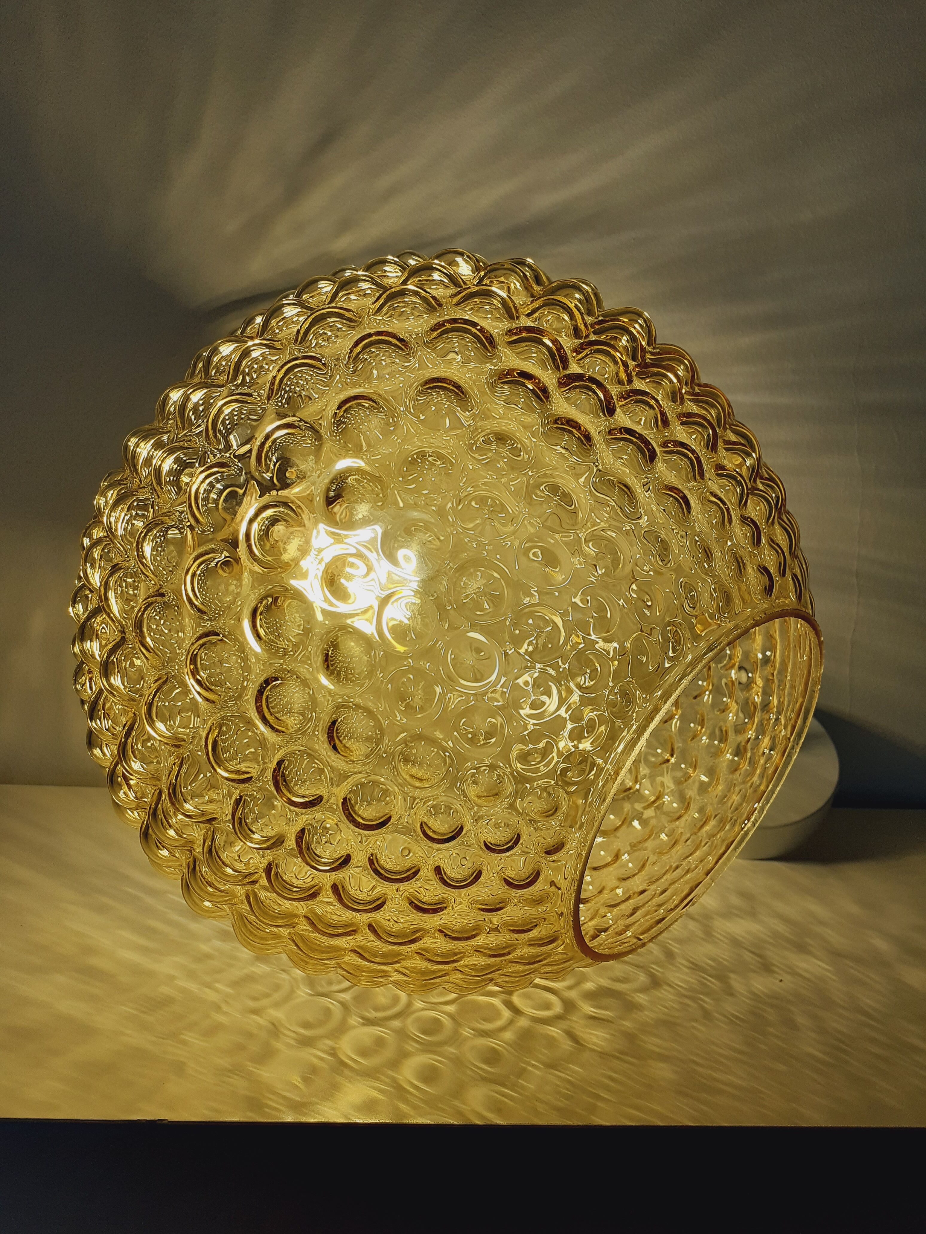 Glass bubble globe suspension