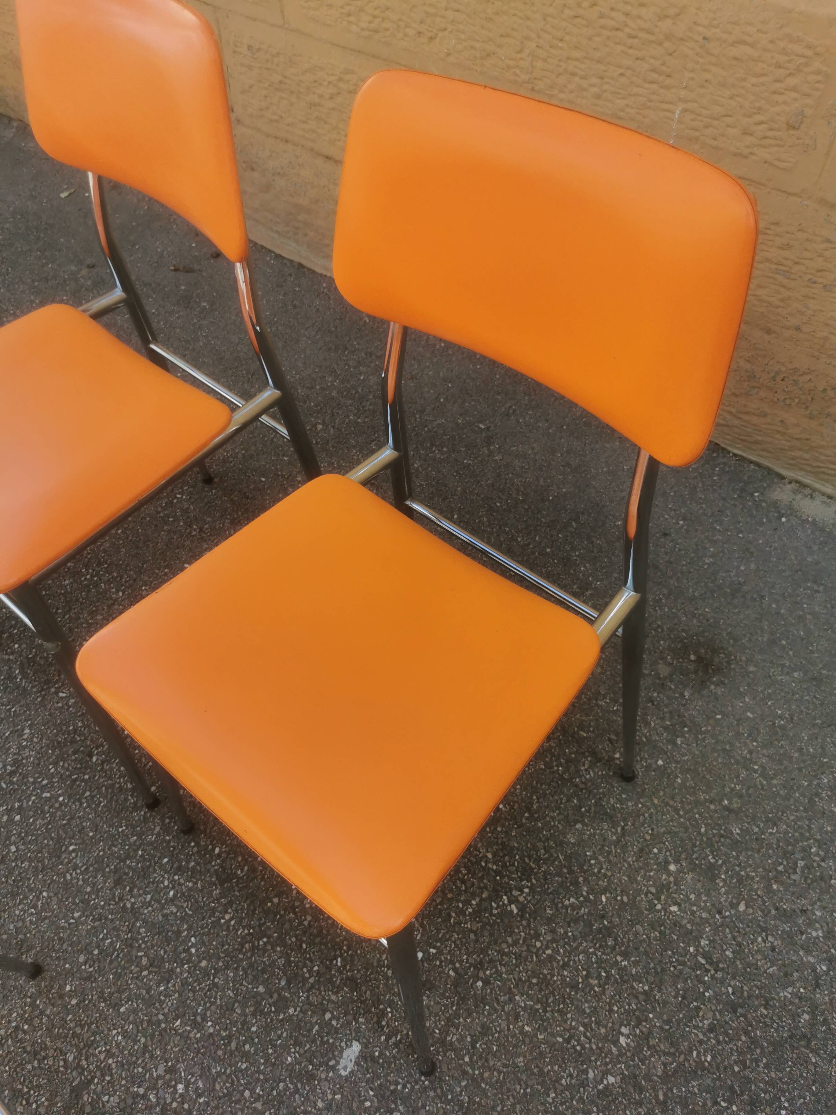 Tubmenager orange vintage chairs