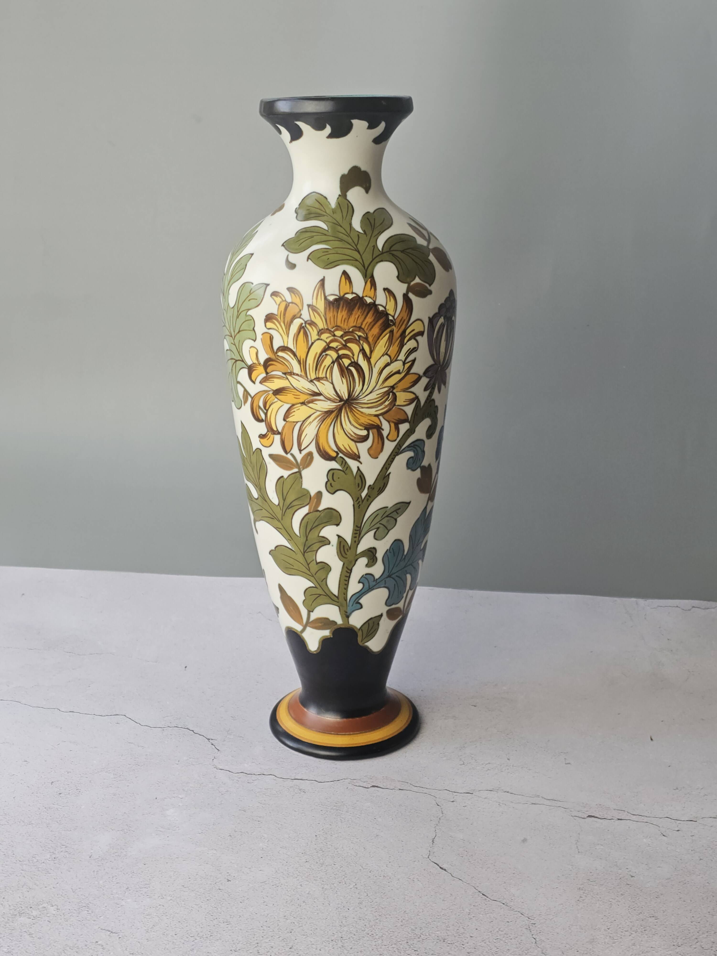 Large multicoloured floral vase in Royal Gouda Porcelain, Zuid Holland.
