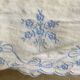 Drap pour bébe brodé de fleurs bleues