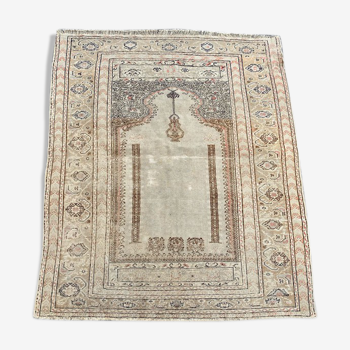 Tapis ancien de prière turc ghyordes 122x145 cm