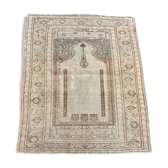 Tapis ancien de prière turc ghyordes 122x145 cm