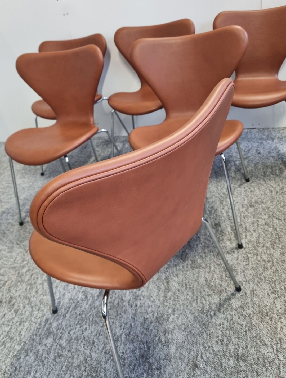 Set of 6 3107 butterfly chairs by Arne Jacobsen for Fritz Hansen