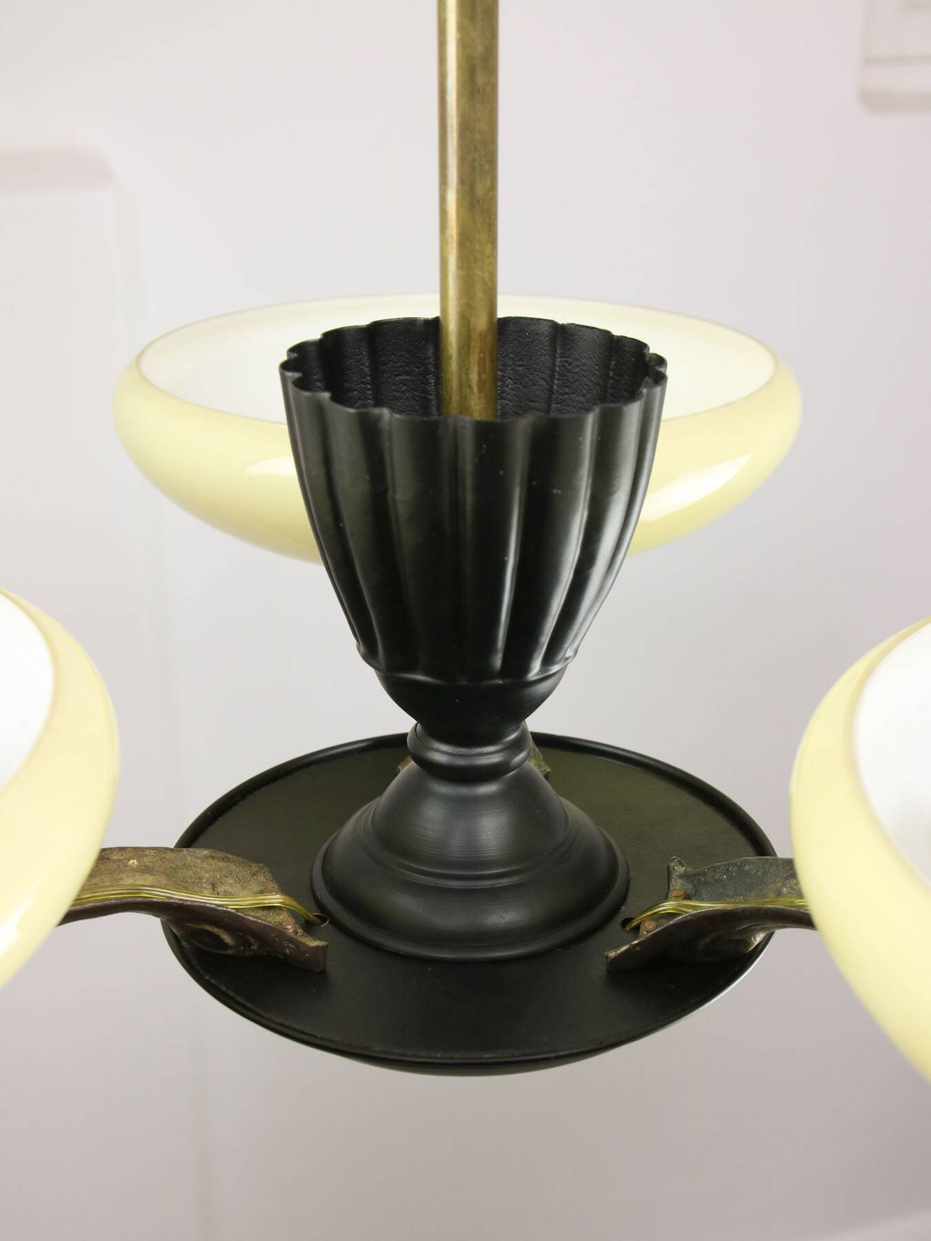 Lustre figuratif Art Déco en laiton français, 1930