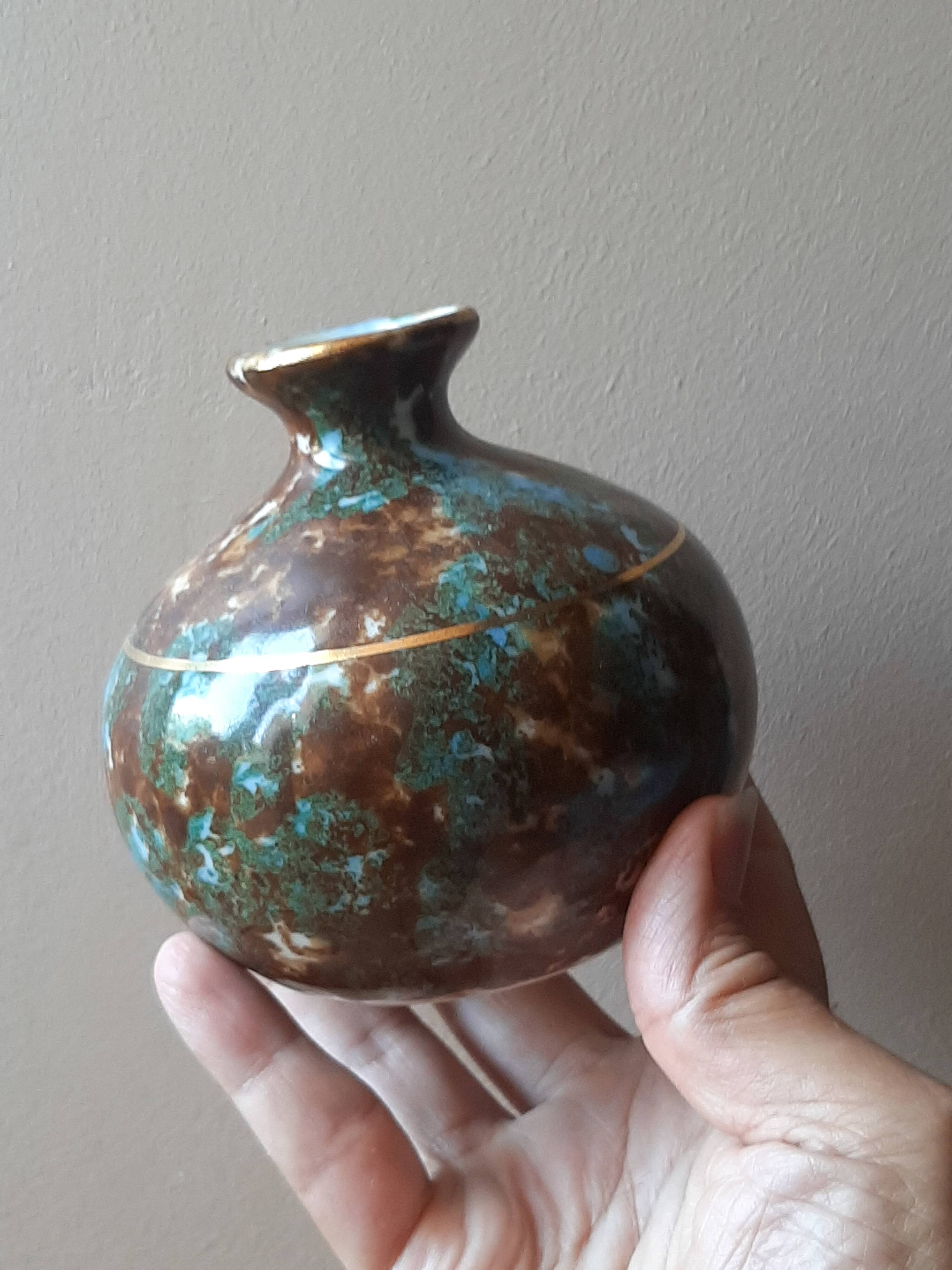 Single-flower vase in glazed Limoges porcelain