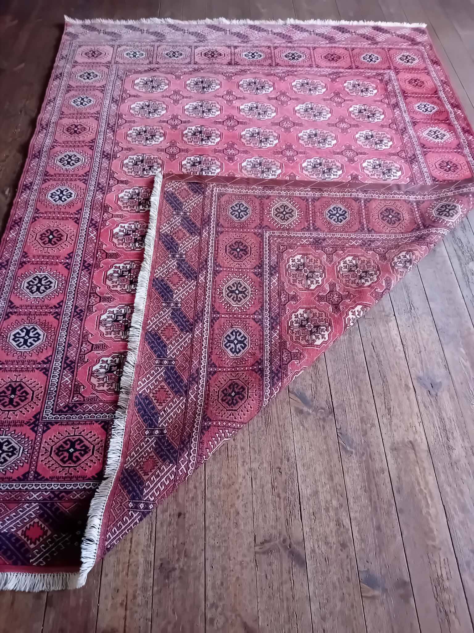 Handmade Persian Boukhara rug 240x175cm