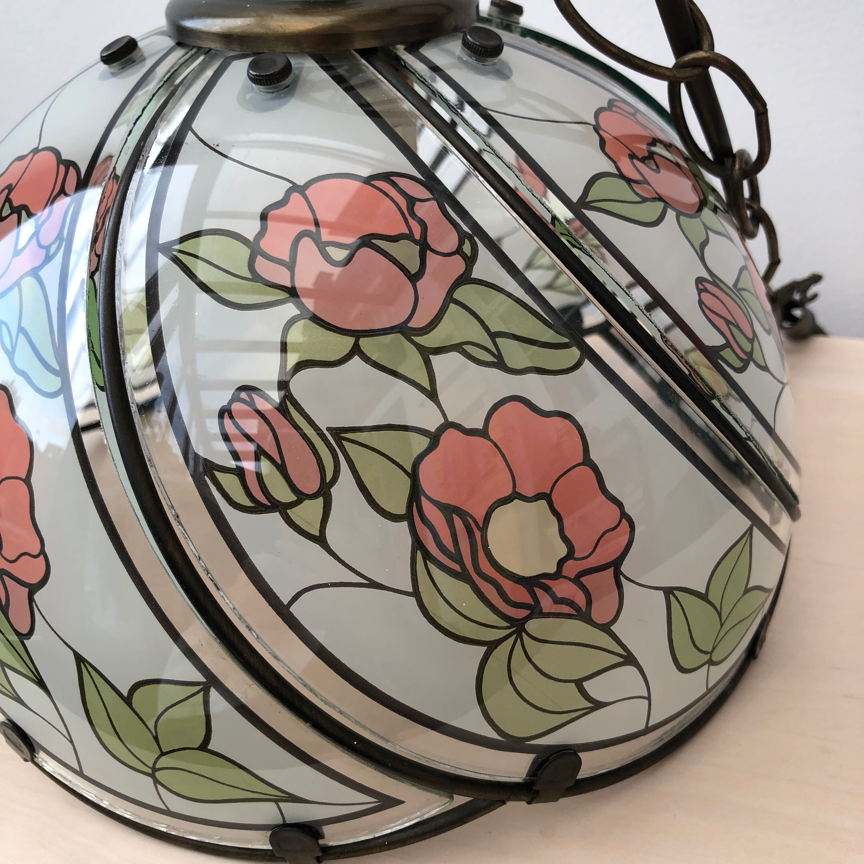 Glass pendant lamp, floral pattern