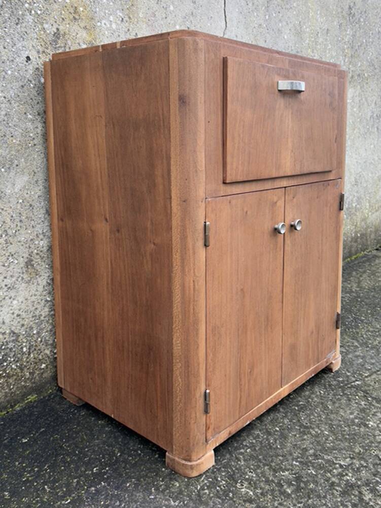 Phonograph, radio, turntable and record cabinet from the 1950s