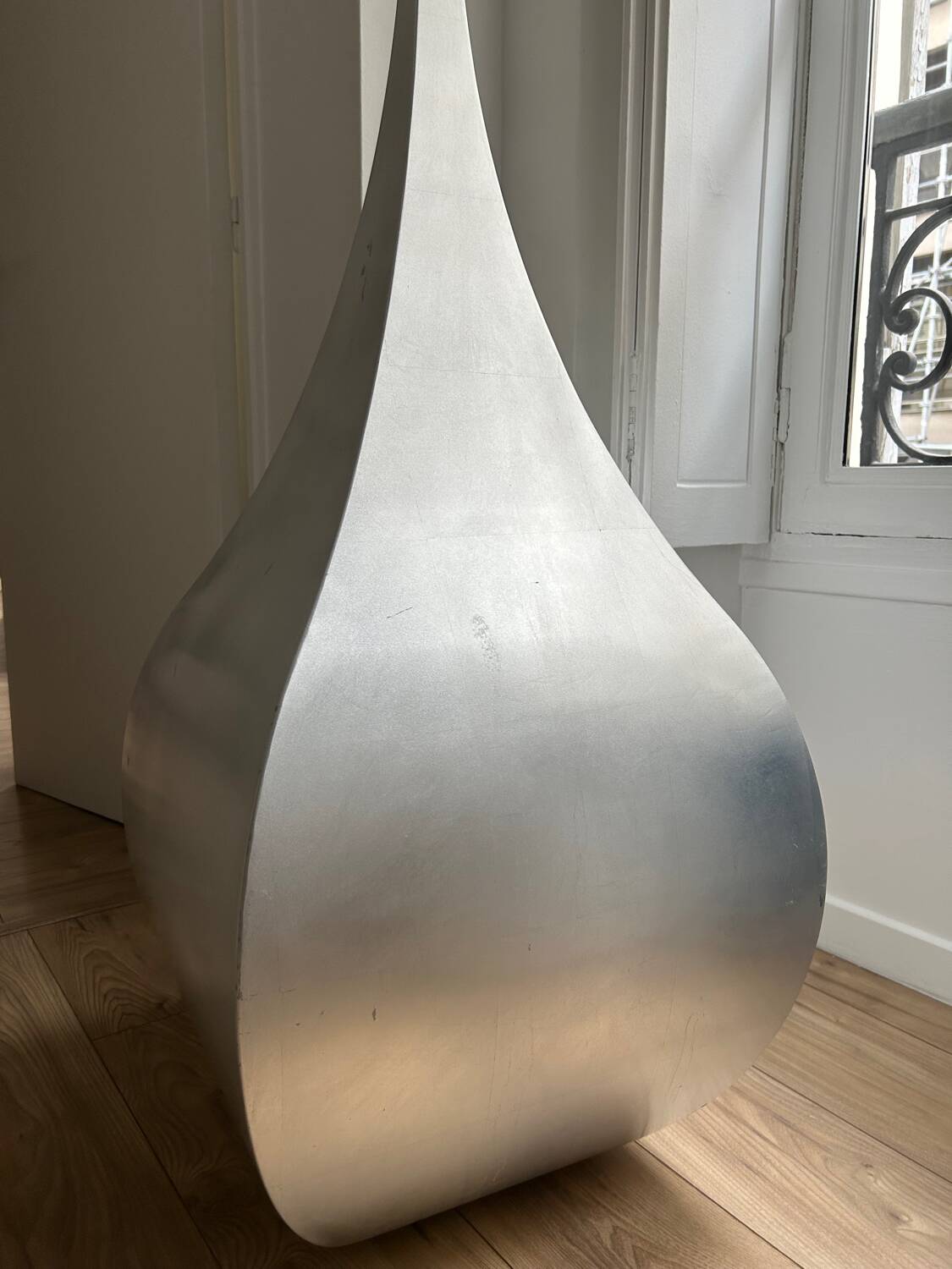Monumental sculptural vase in aluminium – Italian design – De Castelli