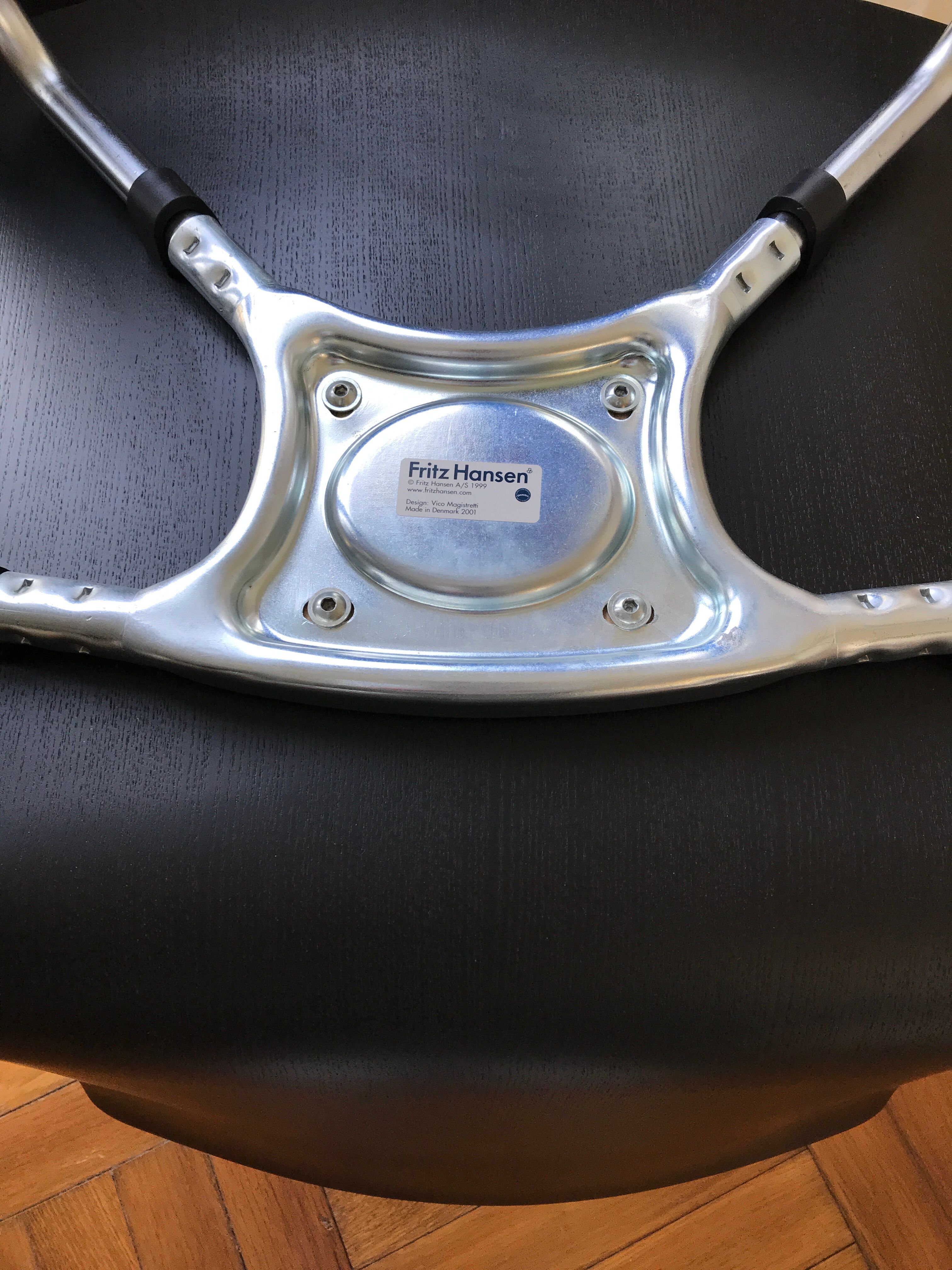 Pair of chairs Vicoduo designer Vico Magistretti