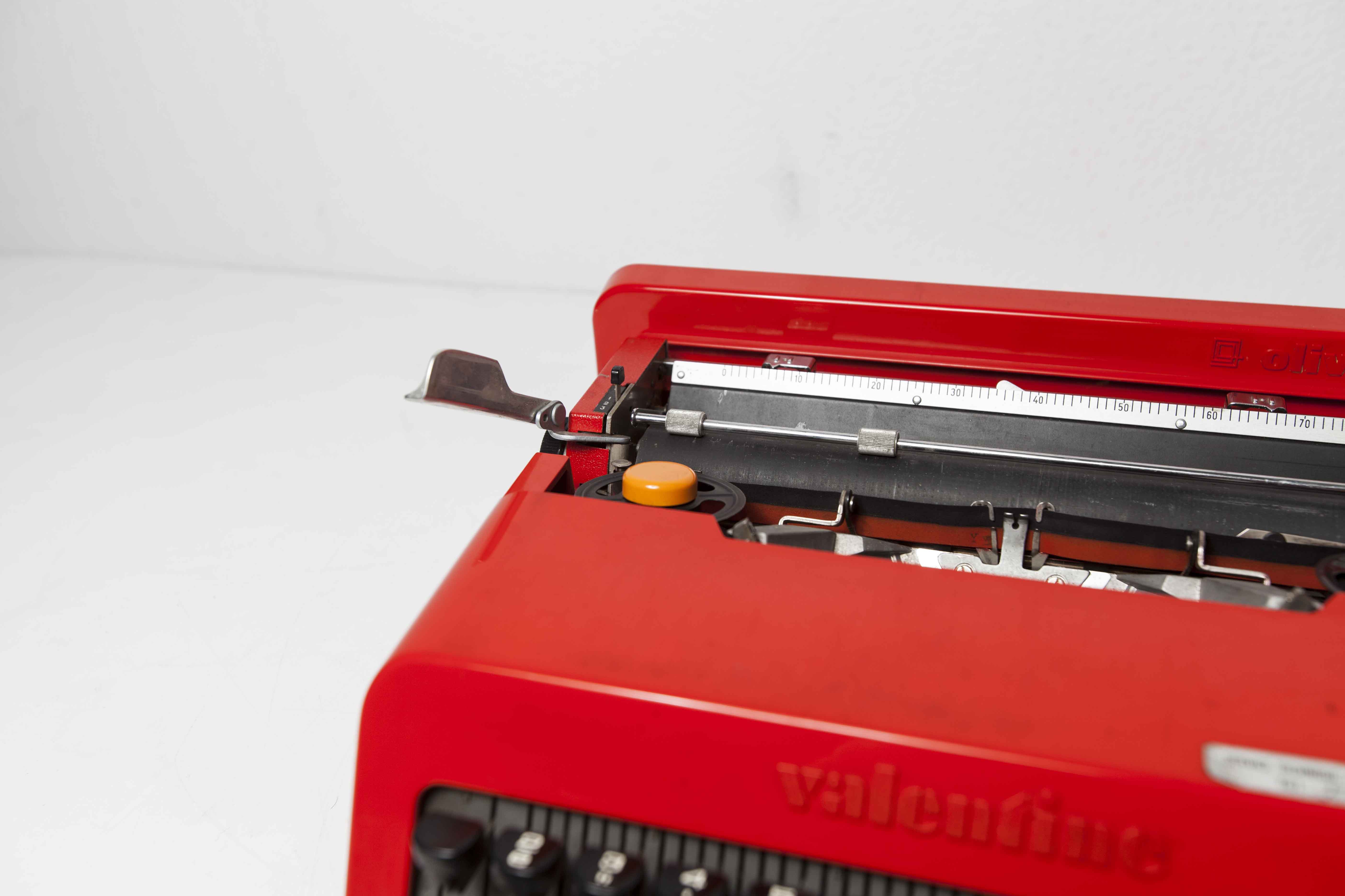 Typewriter Olivetti Valentine 1970
