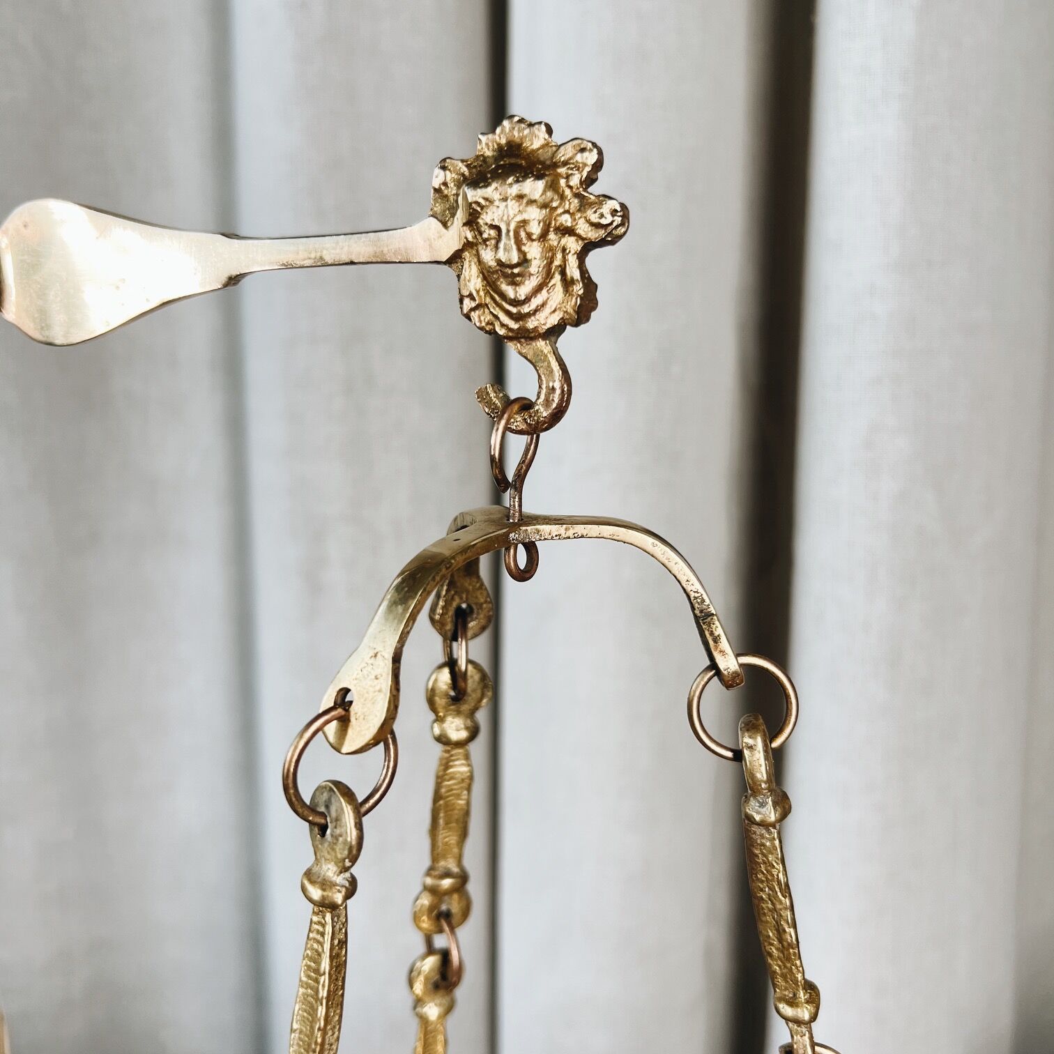 Empire style apothecary scale