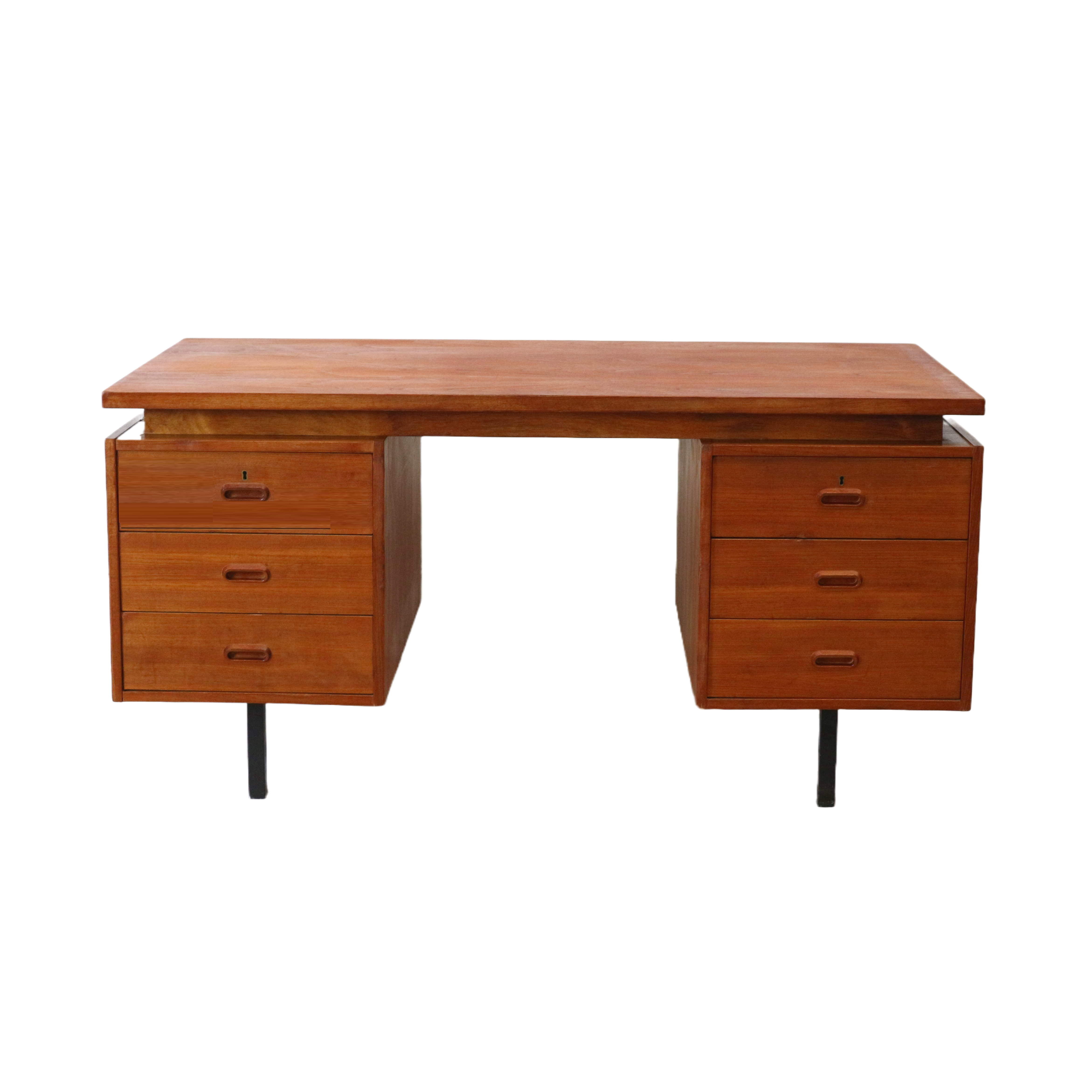 Bureau vintage en teck avec 6 tiroirs fabriqué dans les années 60
